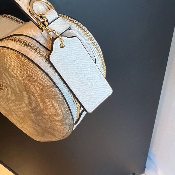 NWT COACH Heart Crossbody In Signature Canvas CJ450 Xbody Messenger Hand Bag - Picture 2 of 14